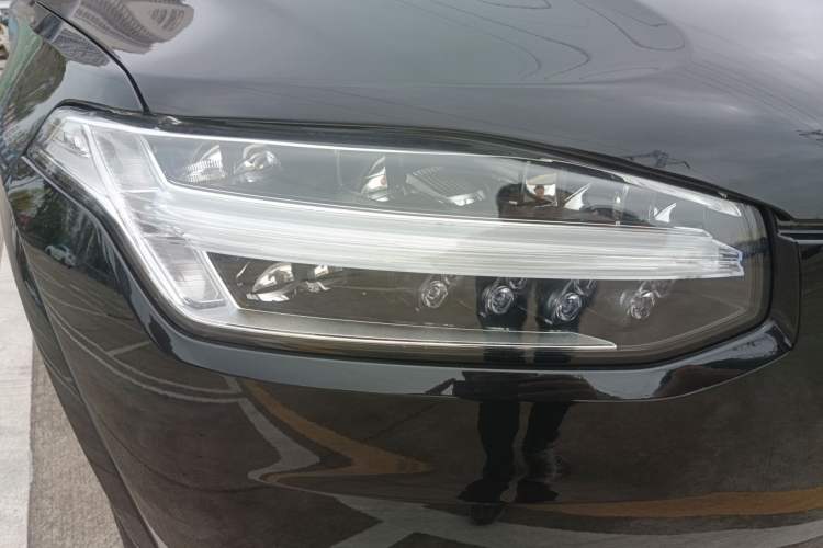 Used Volvo XC90 2024 B6 Zhiyi Luxury 7-Seater Right Front Headlight