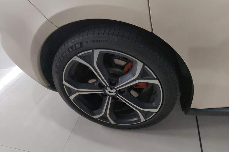 Used Nio ET5 2024 75 kWh Right Rear Wheel Hub