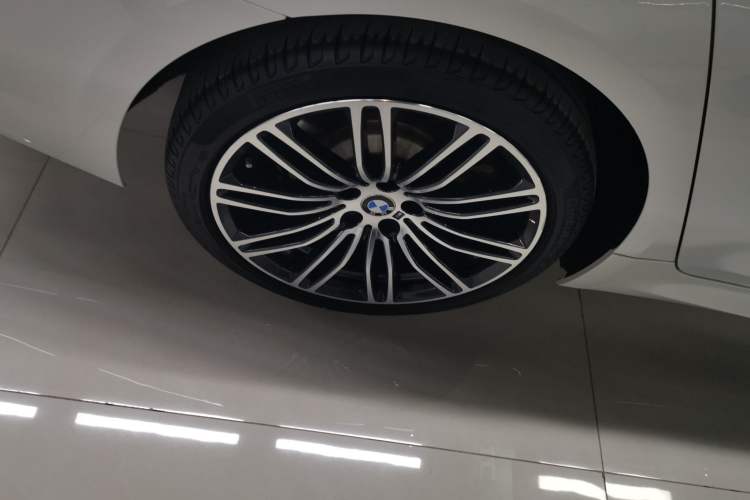 Used BMW 5 Series 2018 Restyled 530Li Leading Edition M Sport Package
