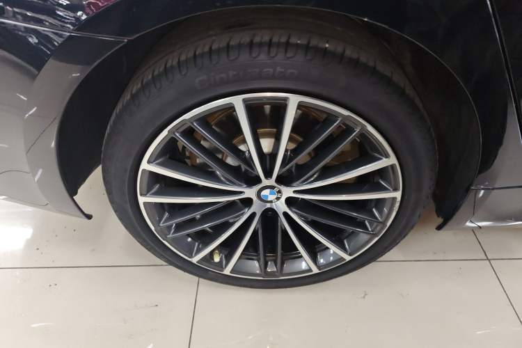 Used BMW 5 Series 2022 Restyled 530Li Leading Edition M Sport Package Right Rear Wheel Hub