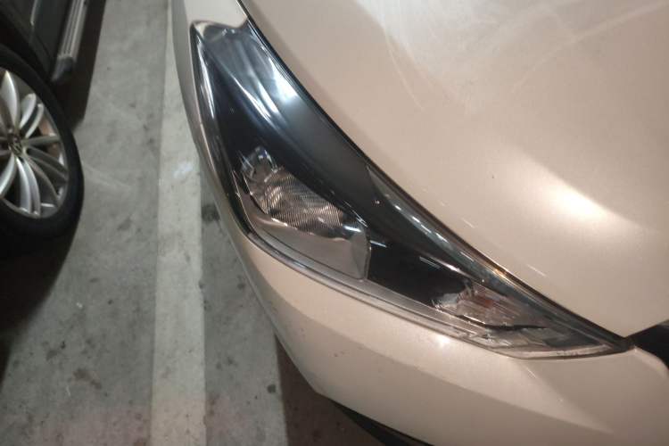 Used Nissan Kicks 2017 1.5L CVT Cool Enjoy Edition Right Front Headlight