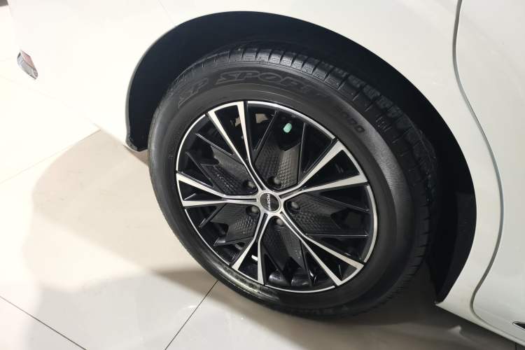 Used Roewe iMAX8 2023 400TGI Comfort Edition Exterior 8