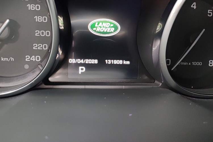 Used Land Rover Discovery Sport 2015 2.0T HSE LUXURY Odometer Close Up