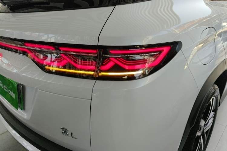 Used BYD Song L DM-i 2024 112 km Leading Edition
