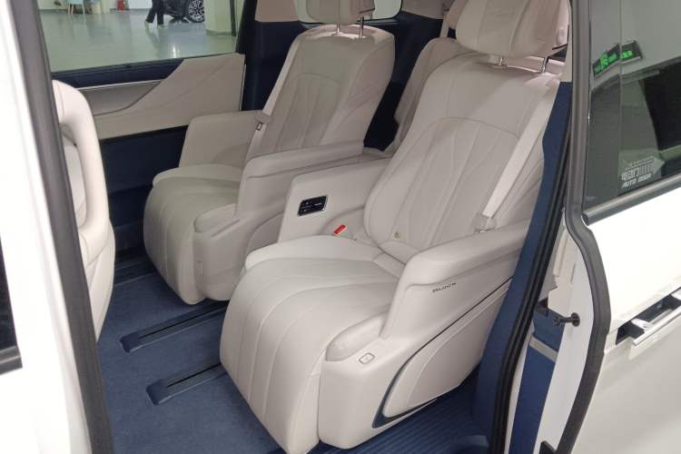 Used Buick GL8 New Energy 2024 Lu Zun Deluxe Edition 7-Seater
