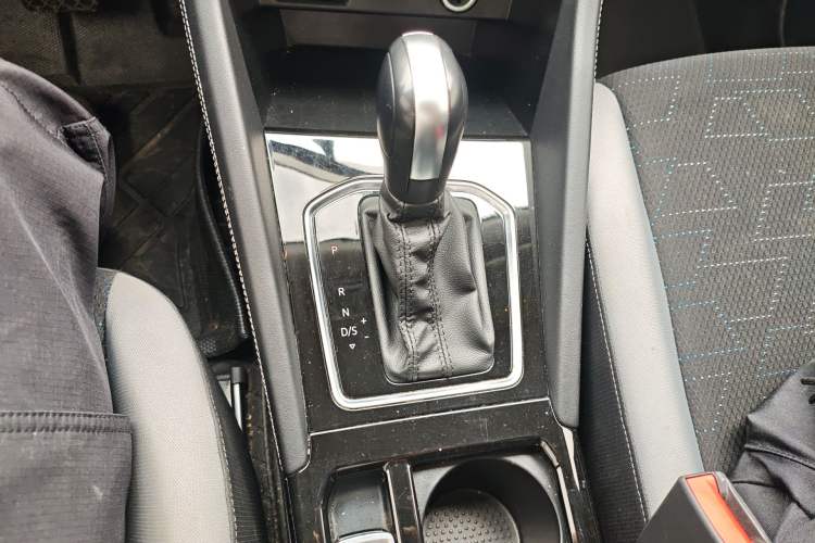 Used Jetta VS5 2023 280TSI Automatic Trend Edition Gear Lever