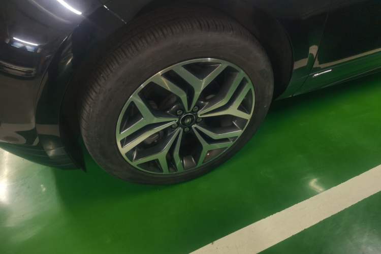 Used Land Rover Range Evoque 2021 Range Rover L 249 PS R-Dynamic SE Luxury Edition Left Front Wheel Hub