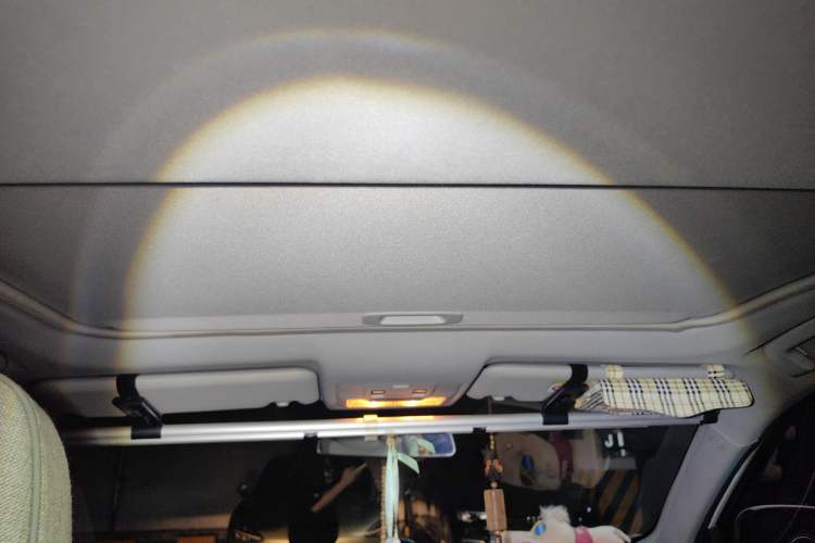 Used Toyota RAV4 2015 2.0L CVT Two-Wheel Drive Fashion Edition Headliner