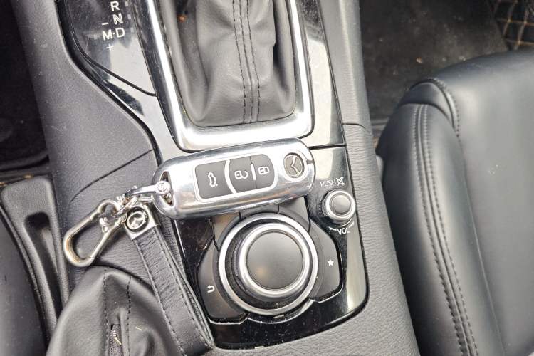 Used Mazda 3 Axela 2014 Sedan 1.5L Automatic Luxury Model