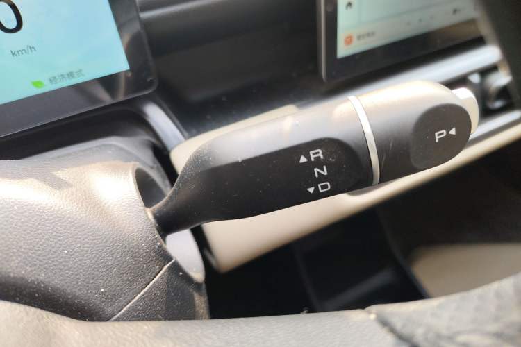 Used Wuling Bingo PLUS 2024 330 km Range Five-Seater Version Gear Lever