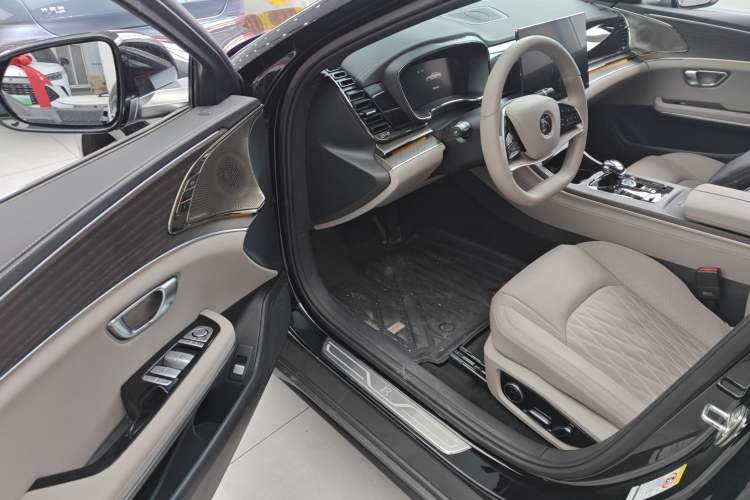 Used BYD Han 2025 EV with 701 km of Laser Radar-Enabled Intelligent Driving
