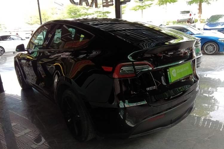 Used Tesla Model Y 2021 Standard Range Rear-Wheel Drive Version Exterior 2