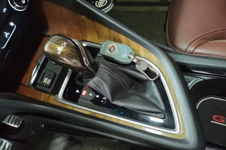 Used Buick GL6 2018 18T 6-Seater Prestige Model Gear Lever