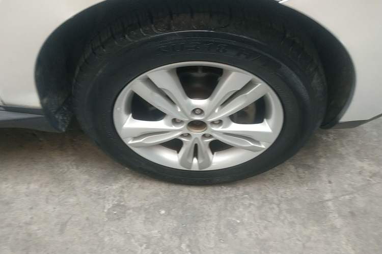 Used Hyundai ix35 2012 2.0L Automatic Two-Wheel Drive Elite Edition GLS Right Front Wheel Hub