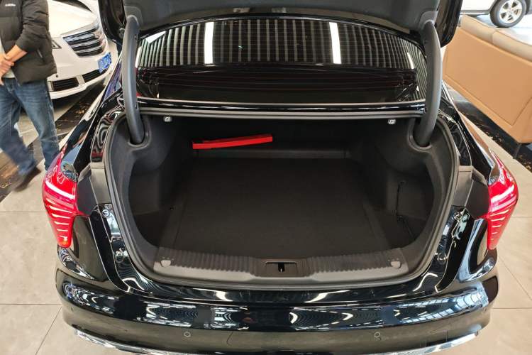 Used Hongqi H5 2024 2.0T Automatic Smart Connect Flagship Edition
