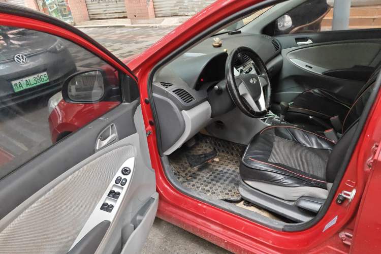 Used Hyundai Verna (older generation) 2010 Sedan 1.4L Automatic Comfort Model GS
