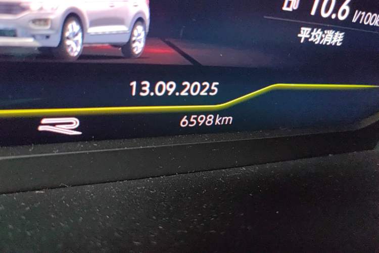 Used Volkswagen T-ROC 2024 300TSI DSG Two-Wheel-Drive Chen Guang Edition Odometer Close Up