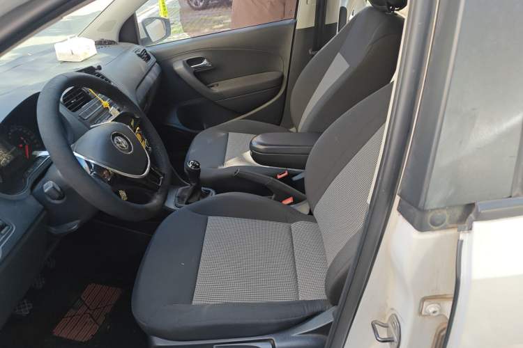 Used Volkswagen Polo 2016 1.4L Manual Fashion Model