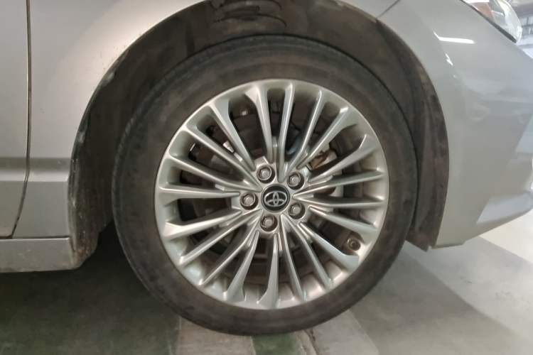 Used Toyota Avalon 2019 Dual-Engine 2.5L XLE Prestige Version China VI Standard Right Front Wheel Hub