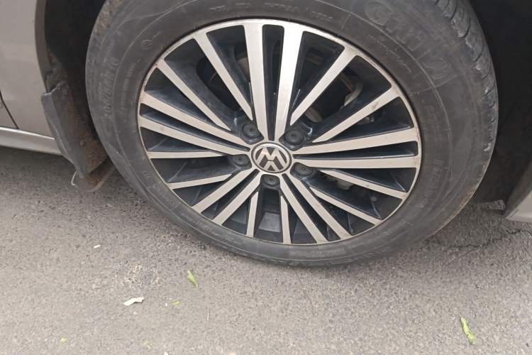 Used Volkswagen Sagitar 2017 230TSI Automatic Luxury Edition
