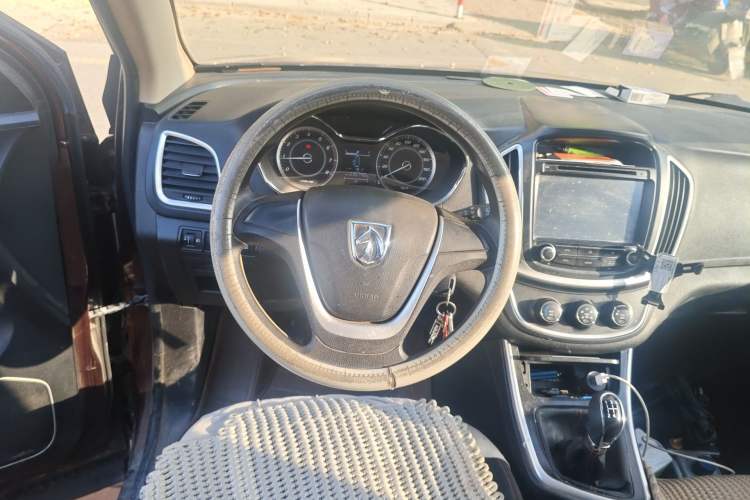 Used Baojun 560 2015 1.8L manual Comfort trim level