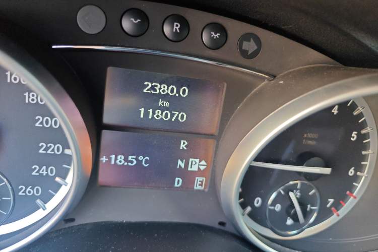 Used Mercedes-Benz R-Class 2014 R 320 4MATIC Business Model
