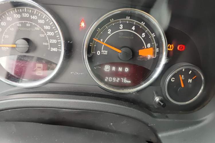 Used Jeep Compass 2015 2.0L Two-Wheel Drive Luxury Edition
