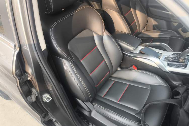 Used Geely Auto Emgrand X7 Sport 2018 1.8TD Automatic Two-Wheel Drive Smart Connect 4G Internet Edition Right Front Seat