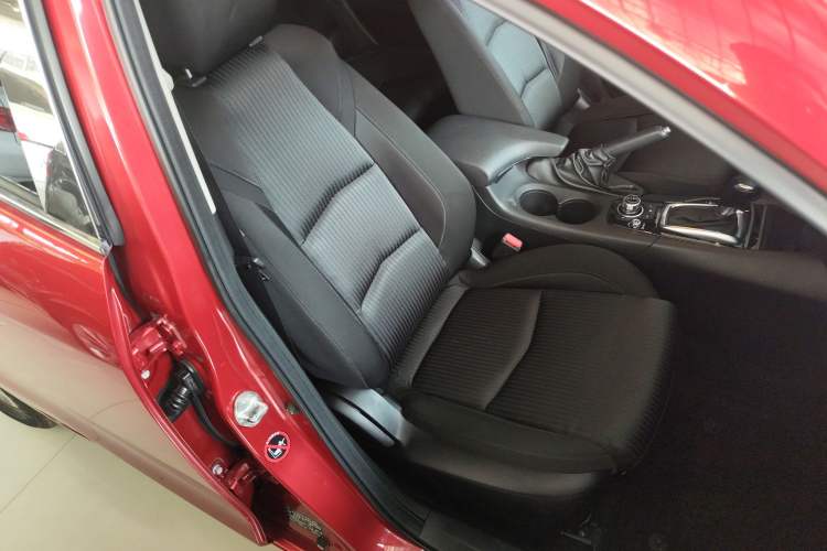 Used Mazda Mazda 3 Axela 2014 Sedan 1.5L Automatic Luxury Model
