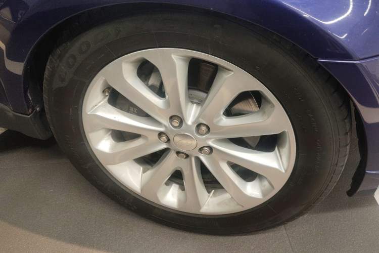 Used Land Rover Range Sport 2010 5.0 SC V8 HSE Right Front Wheel Hub