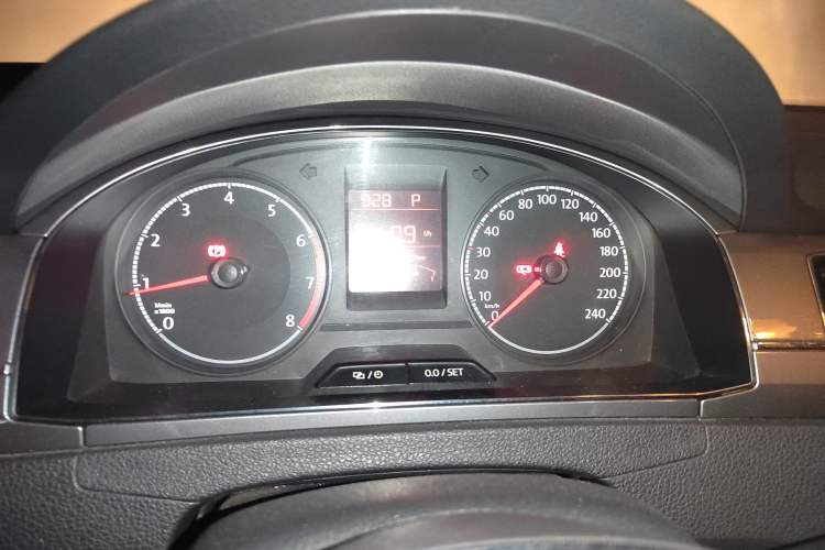 Used Volkswagen Santana 2016 1.6L Automatic Comfort Edition Instrument Cluster