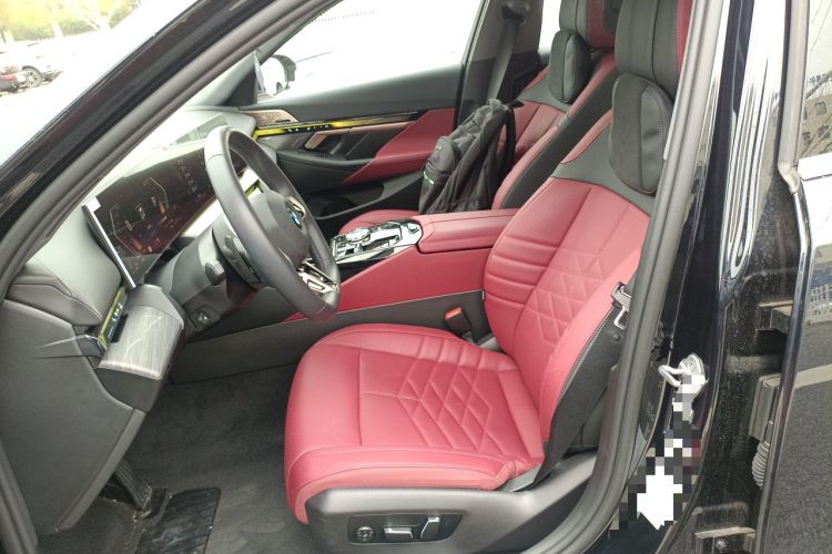 Used BMW 5 Series 2025 530Li Luxury Edition M Sport Package Left Front Seat