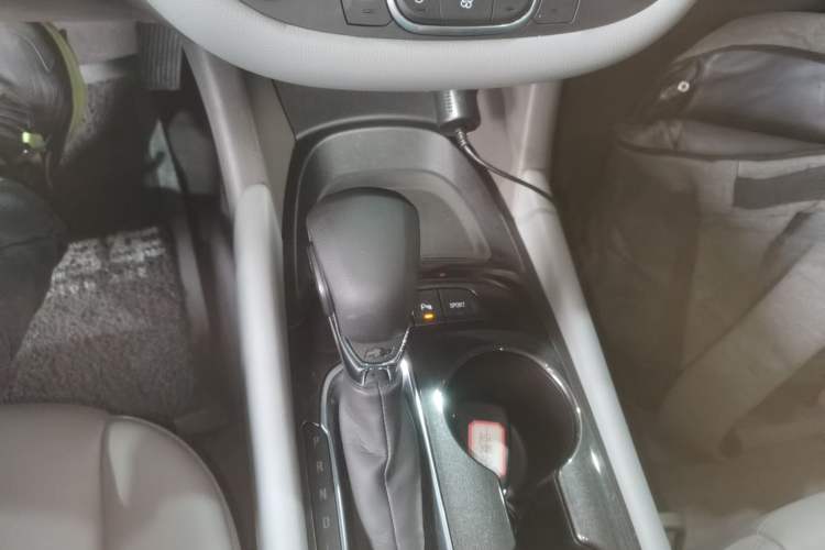 Used Chevrolet Malibu XL 2021 535T Automatic Sharp Edition Gear Lever