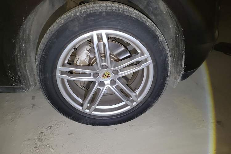 Used Porsche Macan 2014 Macan 2.0T Right Front Wheel Hub