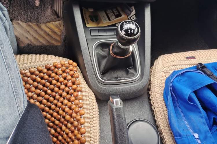 Used Volkswagen Sagitar 2012 1.6L Manual Fashion Edition Gear Lever