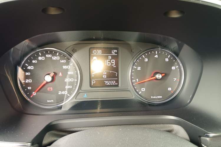 Used Roewe RX5 2016 20T Two-Wheel Drive Automatic Internet Smart Edition
