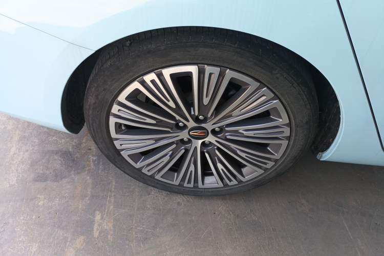 Used Hongqi H5 2022 Classic Model Facelift 1.8T Automatic Smart Connect Flagship Edition
