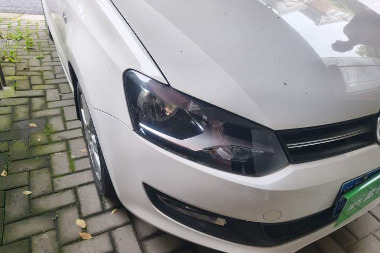 Used Volkswagen Polo 2013 1.6L Automatic Comfort Edition Right Front Headlight