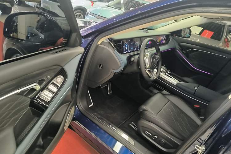 Used VOYAH FREE 2021 Four-Wheel Drive Standard Range-Extended Exclusive Luxury Package
