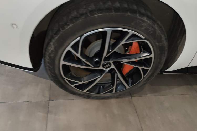 Used IM L7 2022 Dynamic Model Right Rear Wheel Hub