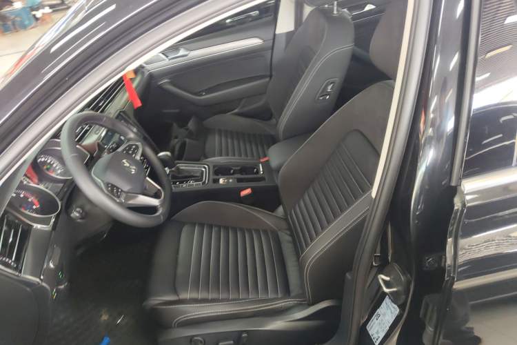 Used Volkswagen Magotan 2020 330TSI DSG Leading Model Left Front Seat