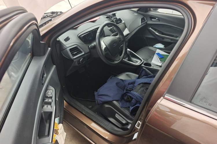 Used Ford Escort 2015 1.5L Automatic Fashion Model Driver Seat