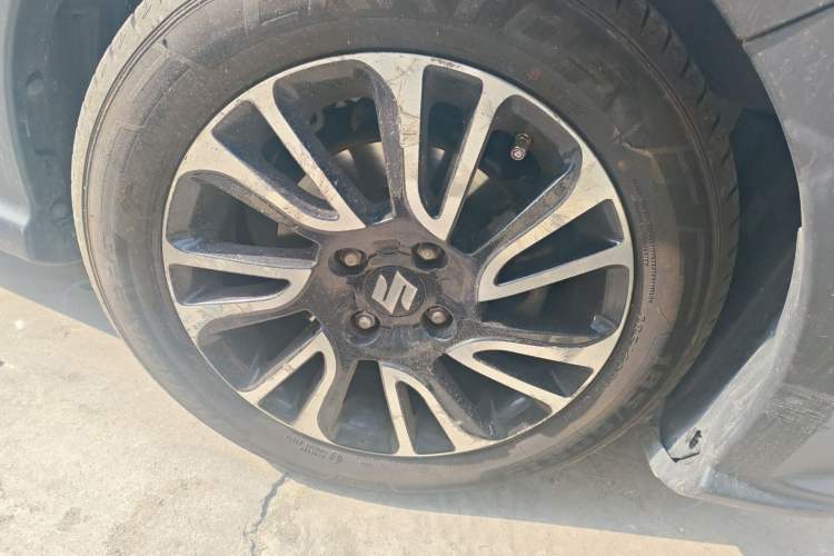 Used Suzuki Swift 2016 1.5L Automatic Fashionable Coolplay Edition Right Front Wheel Hub