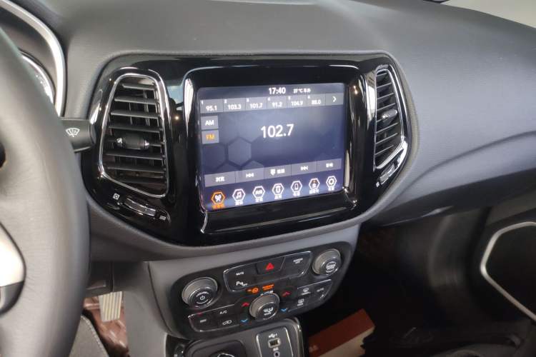 Used Jeep Compass 2020 220T Automatic Four-Wheel Drive Elite Edition Audio And AC Panel