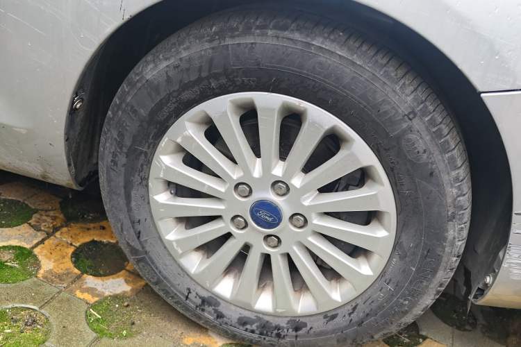 Used Ford Focus 2013 Sedan Classic 1.8L Manual Fashion Edition