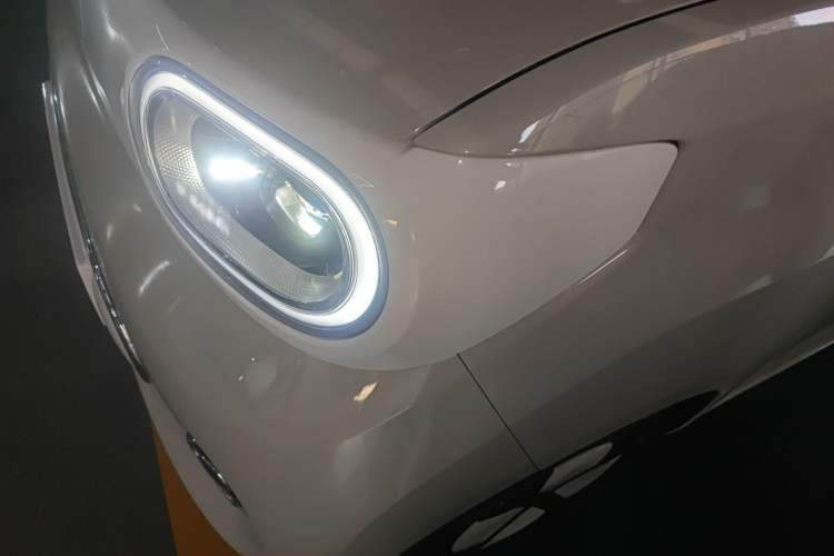 Used Wuling Hongguang MINIEV 2024 3rd Generation 215km Advanced Version Left Front Headlight