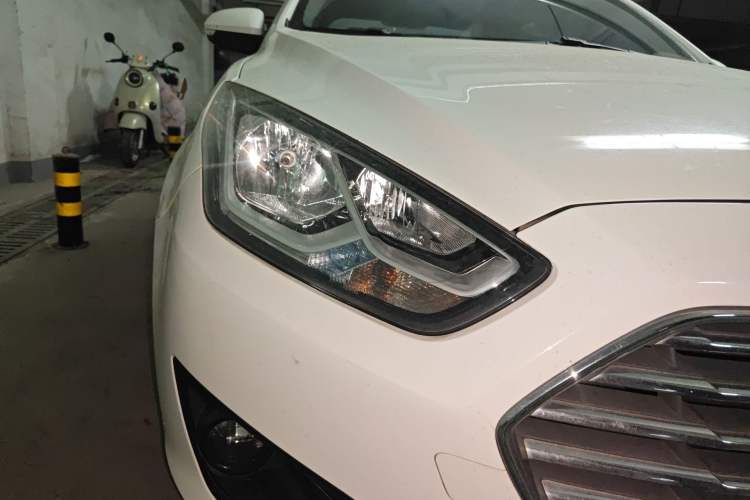 Used Ford Escort 2015 1.5L Manual Comfort Model Right Front Headlight
