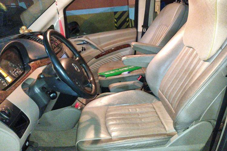 Used Mercedes-Benz Viano 2010 2.5L Luxury Edition