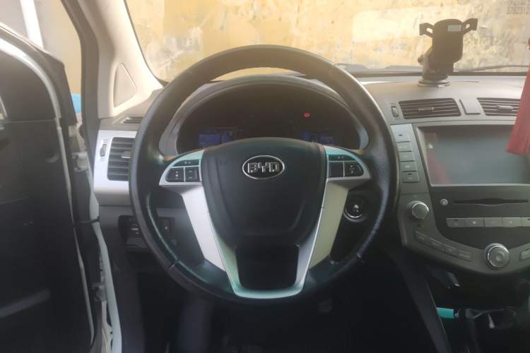 Used BYD S6 2013 Platinum Edition 2.0L Manual Luxury Model