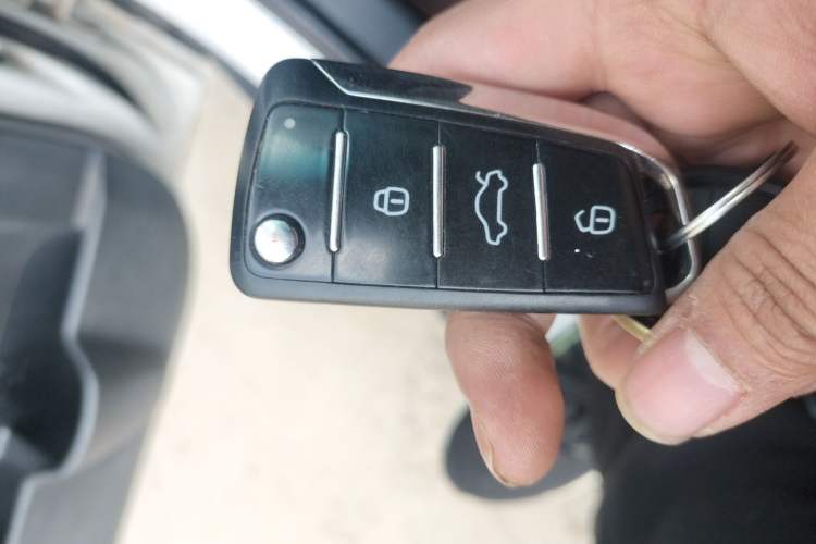 Used JAC Group Refine S3 2018 Custom Edition 1.5L Manual Luxury Smart Model Vehicle Key